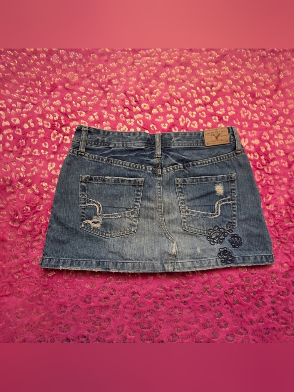 2000s American Eagle blue denim mini skirt with floral embroidery SIZE 8